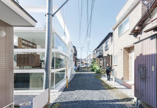 The S-House stands out from the dense context of its context in Saitama prefecture.