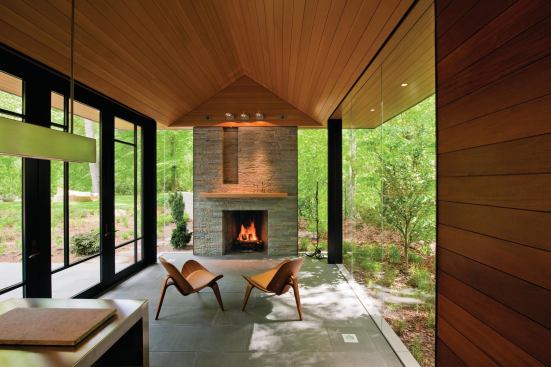 Five steel-framed glass doors and mitered glass corners put the lush surroundings front and center.
