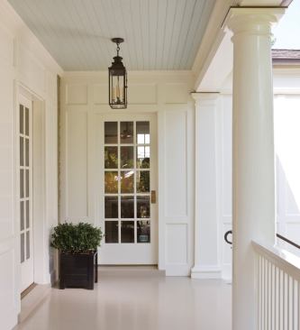 For Old World charm, the architect turns to Paul Ferrante for handcrafted lanterns. “The modified Windsor in an old iron finish with antique glass is one of our staples,” Decker raves. Seen here in one of the firm’s projects, the unit measures 9 inches wide and 16 inches tall, but it can be customized. Paul Ferrante, 323.653.6504; www.paulferrante.com.