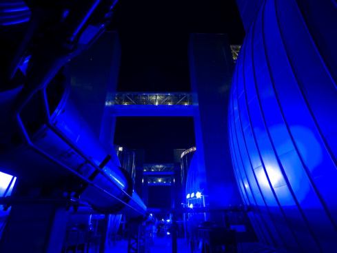 The blue metal halide sources create an 'other-worldly' illumination for this industrial facility.