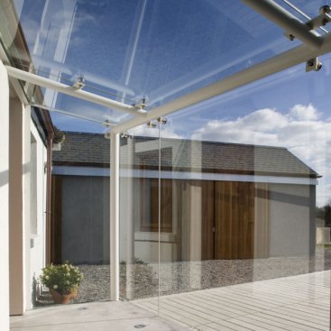The+lintels+were+sourced+for+a+local+manufacturer+and+new+copper+rainwater+goods+were+sourced+to+match+the+original.+High+quality+hardwood+joinery+is+used+for+both+the+new+domestic+and+agricultural+buildings+and+the+shed+is+detailed+to+create+a+refined+modern+interpretation+of+an+agricultural+vernacular