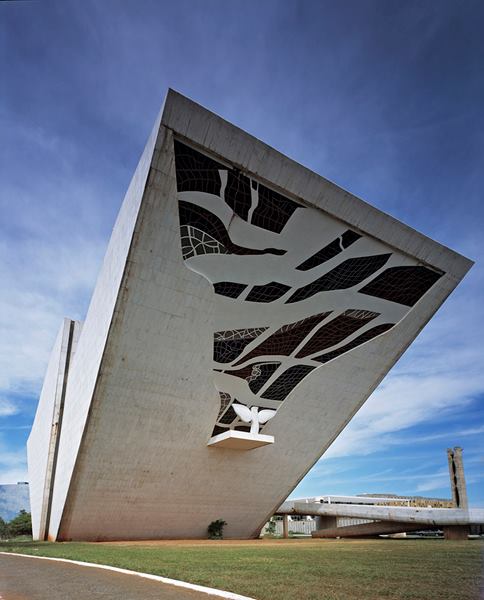 洋書 Oscar Niemeyer by Steno Paoletti 24books600.1.jpg?year=2009&h=