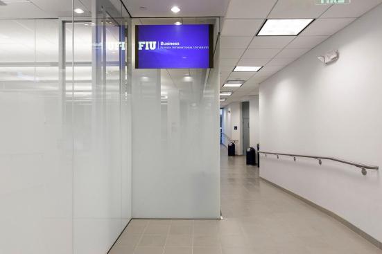 Partition wall in ViviGraphix Gradiance glass with Scatter interlayer and Standard finish at Florida International University - Ryder School of Business, Media Labs, Miami, Florida