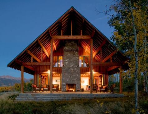 With no high-ceilinged interiors-the better to stay cozy during mountain winters-the house shoots the moon with this two-story open porch.