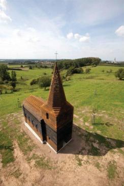 The+completed+installation+in+its+pastoral+landscape