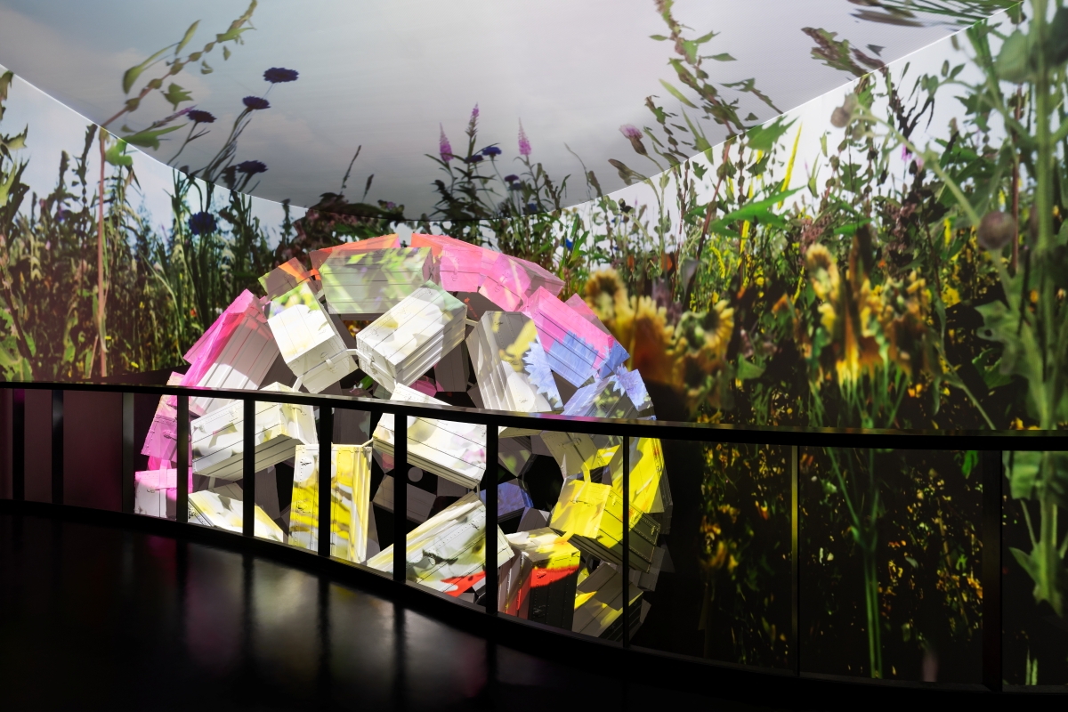 Louis Vuitton フィギュア ドーム型 OMA and Louis Vuitton Debut Dual-Trunk Installation at World Expo