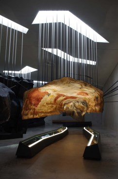 Photographies de commande passée par Cassonmann. Centre International de l'Art pariétal. Montignac-Lascaux, France