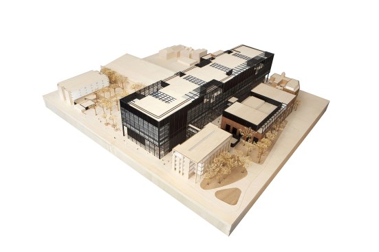 Model (closed)