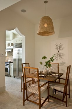 Despite the traditional details, the houses interior is an exercise in restraint.