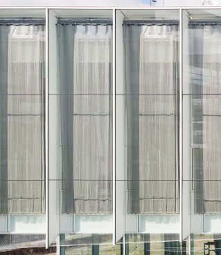 Chain mail curtains modulate direct sunlight