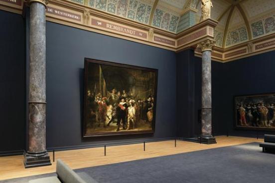 The+only+painting+that+remained+continuously+on+view+during+the+museum%e2%80%99s+10+year+closure+was+Rembrandt+van+Rijn%e2%80%99s+The+Night+Watch%2c+which+has+been+restored+to+its+original+location+in+a+room+at+the+southern+end+of+the+Gallery+of+Honor.+