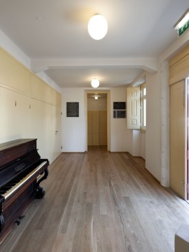 entrance hall / foyer