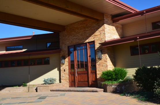 Porte+Coacher+Entry+Court
