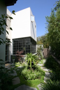Smith Residence, Malibu, sideyard