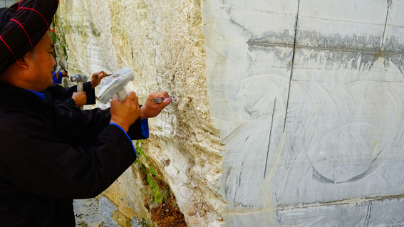 Stone extraction from Chetian Village's pit 