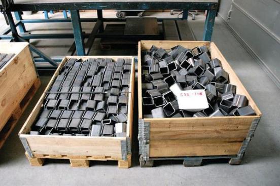 The+installation+contains+2%2c000+columns%2c+or+spacers%2c+between+the+layers.