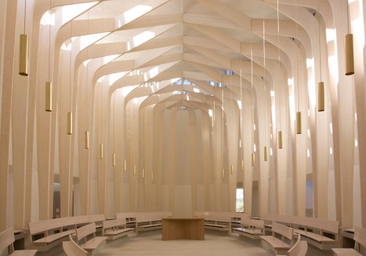 The+interior+structure+is+made+of+blonde+wood.