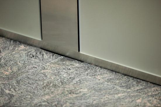 LEVELe Wall System with Blind panels in ViviChrome Chromis glass with custom color interlayer and Opalex finish at Mission City Corporate Center, San Diego, California