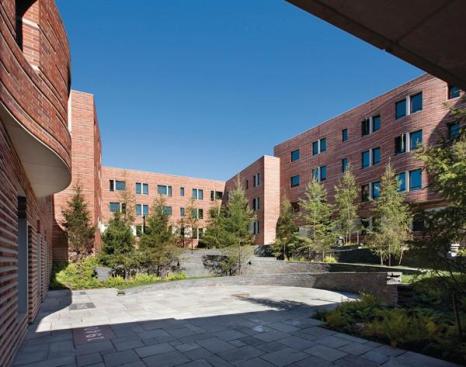 The new dormitories continue Princeton's campus-planning tradition of creating courtyards and continuous walkways through buildings. The east wing encloses the Memorial Courtyard, where curved ramps provide ADA-accessible paths connecting primary campus circulation routes at grade with lower-level spaces of the Butler Commons. 