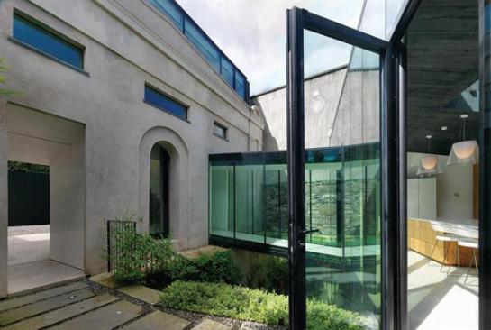 Preserved+fa%c3%a7ade+leading+into+courtyard.