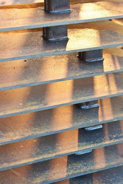 Gijs+Van+Vaerenbergh+located+the+spacers+approximately+30+to+90+centimeters+apart+with+a+tolerance+of+plus-or-minus+15+to+30+centimeters+to+avoid+creating+a+pattern.