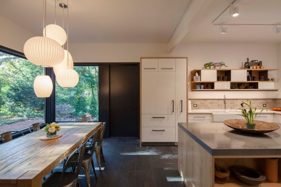 Kitchen+with+garden+view