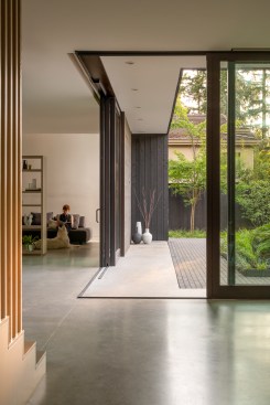 Yo-Ju Courtyard House