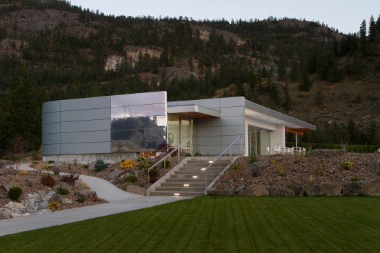 The+Painted+Rock+Estate+Winery+Tasting+Room+is+clad+in+1%2c800+square+feet+of+Alucobond+in+the+Seafoam+Metallic+color+and+600+square+feet+of+Alucobond+naturAL+in+the+Reflect+finish.