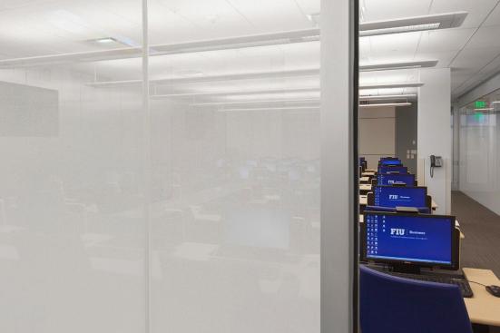 Partition wall in ViviGraphix Gradiance glass with Scatter interlayer and Standard finish at Florida International University - Ryder School of Business, Media Labs, Miami, Florida