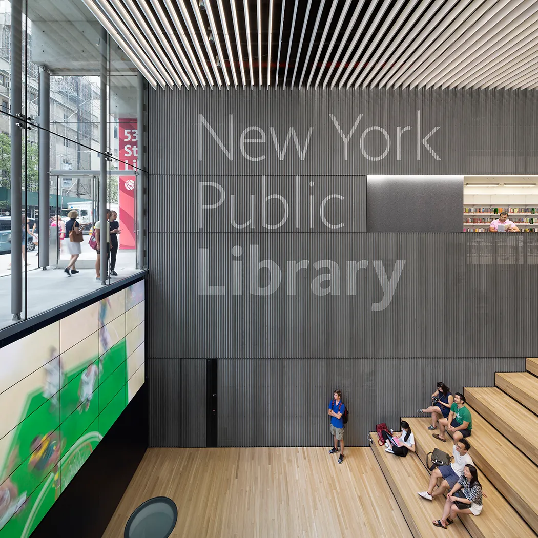 洋書 TRESURES OF THE NEW YORK PUBLIC LIBRARY Amazon.com: Treasures: 9781250623775: New York Public Library: Books