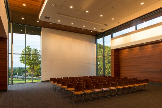 With views to the Museum campus, the auditorium accommodates lectures, presentations and symposia.