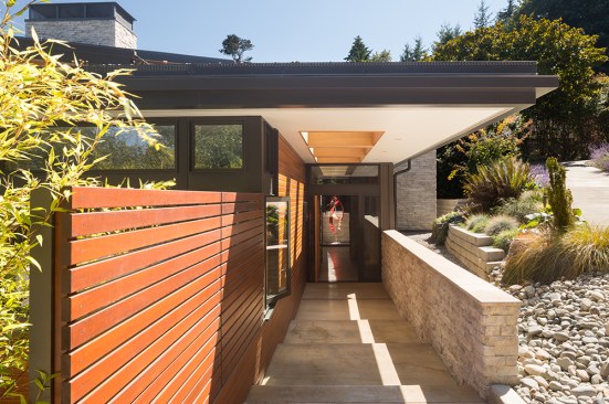 Seaview Escape entryway