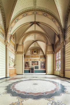 Many+of+the+original+decorative+elements+in+the+Rijksmuseum+had+been+painted+over%3b+the+detailing+on+the+walls+and+floors+was+carefully+restored+during+the+closure.