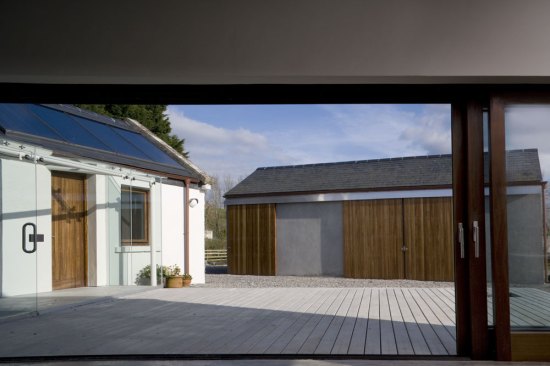 Inside outside created by large joinery elements