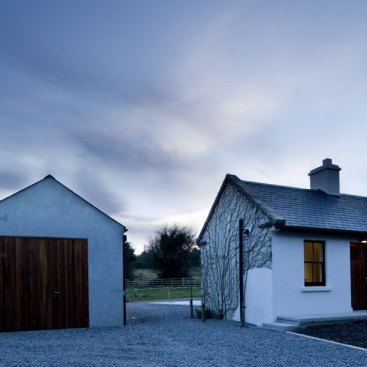 The+project+now+protects+the+occupant+from+the+harsh+external+weather+conditions+while+providing+views+and+a+sense+of+connection+to+the+surrounding+landscape