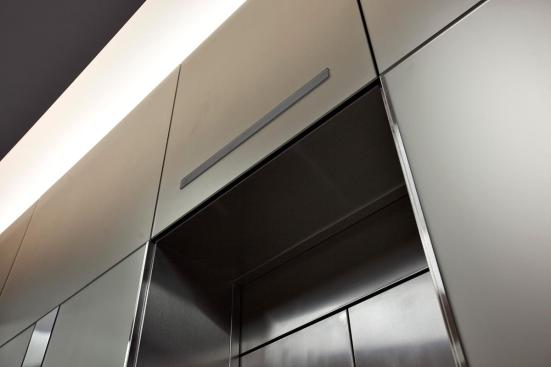 LEVELe Wall System with Blind panels in ViviChrome Chromis glass with custom color interlayer and Opalex finish at Mission City Corporate Center, San Diego, California