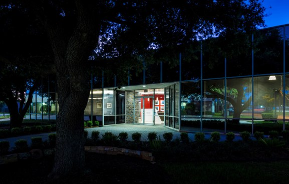 Exterior+Entry+-Reflects+nature