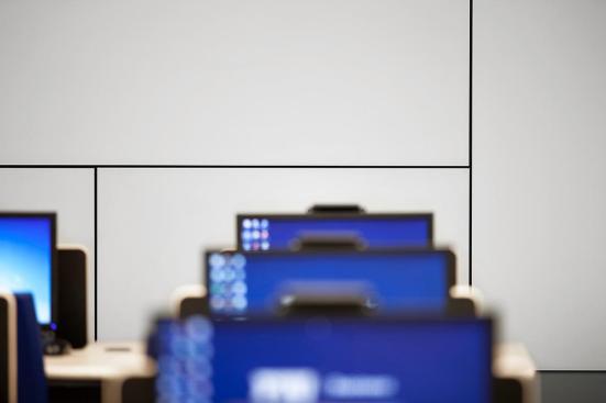 LEVELe Wall System with Blind panels; insets in ViviChrome Scribe glass with White interlayer and Pearlex finish at Florida International University - Ryder School of Business, Media Labs, Miami, Florida