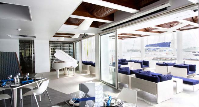 Lounge & Wine cellar beyond