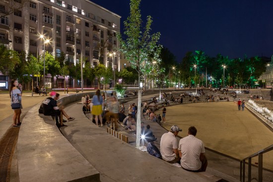The arrangement of the amphitheatre naturally provides a stage and a place to organise small concerts or other events.