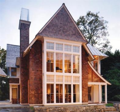 The house stretches upward, the better to be seen from the driveways 300-foot approach.