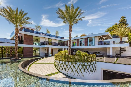 Modern luxury home circular driveway to underground parking.