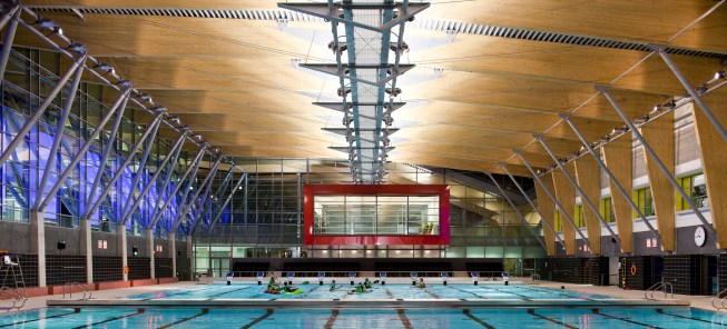 The 50m pool divided in 2, hosting a canoe polo match