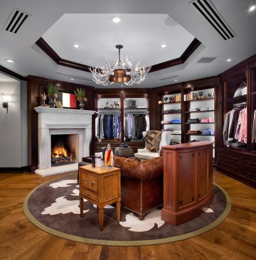 Men's suit room