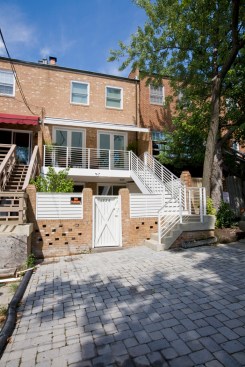 Back+balcony+and+stair+to+the+alley