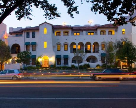 Among other benefits, Casas las Granadas enhances its urban environment by masking a 4 story parking structure.