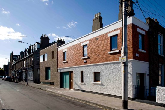 The new building interlocks into existing building with the parapet rising to mediate between the existing street scape of commercial buildings