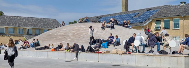 Students+atop+the+gymnasium.