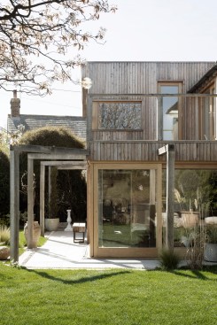 Island Cottage by Paul Cashin Architects