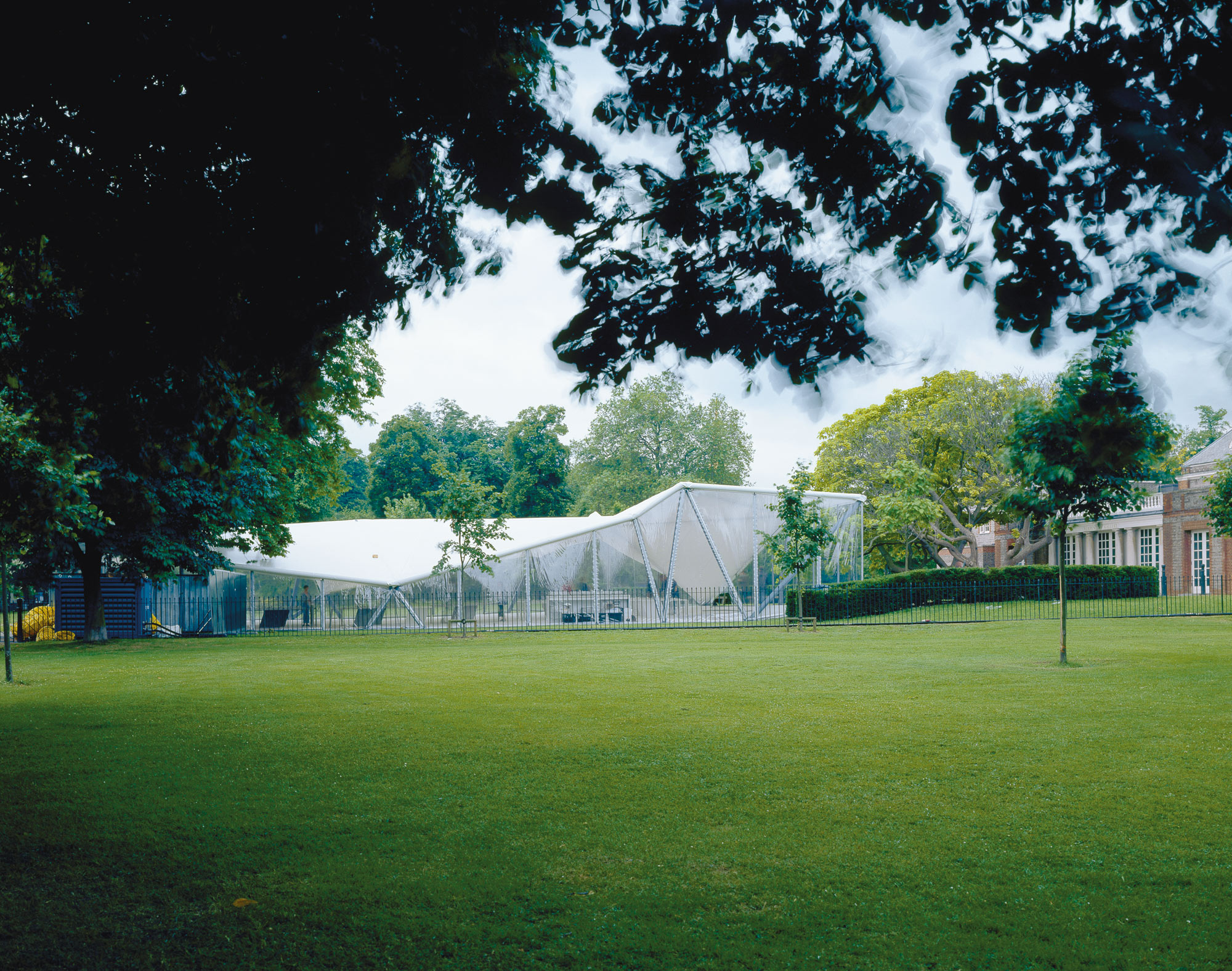2000 Serpentine Gallery Pavilion - Architect Magazine